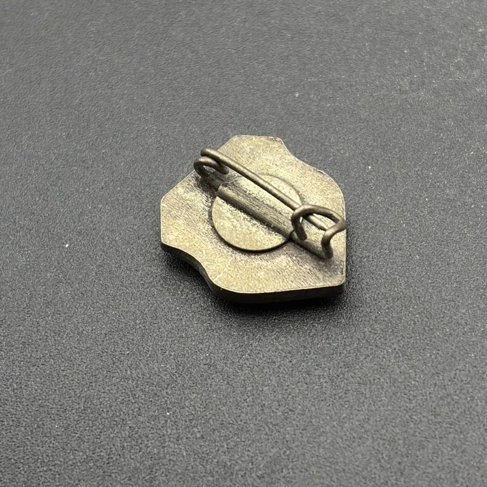 Vintage‎ Capri Italy Shield Crest European Country Europe Lapel Hat Pin